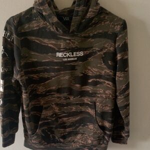 🏷️PRICE IS FIRM 🏷️🦋BOYS Y&R HOODIE 🦋